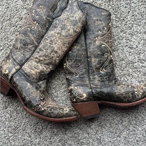 Circle G Black and Tan Distressed Western Boots Size 9